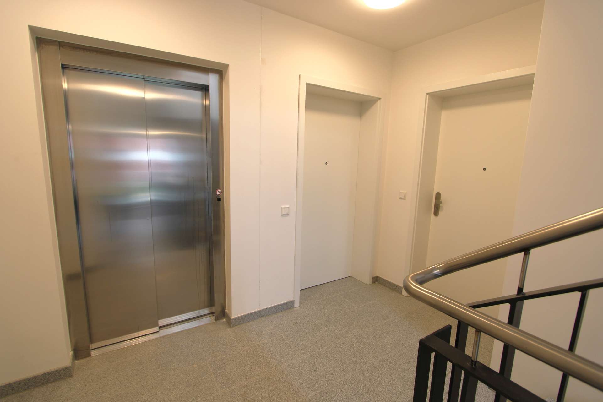 Treppenhaus_Aufzug