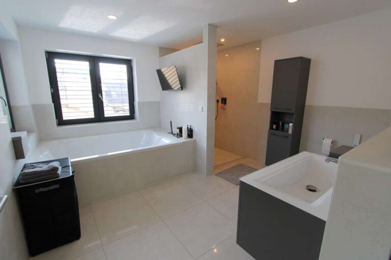 Home OG_Badezimmer