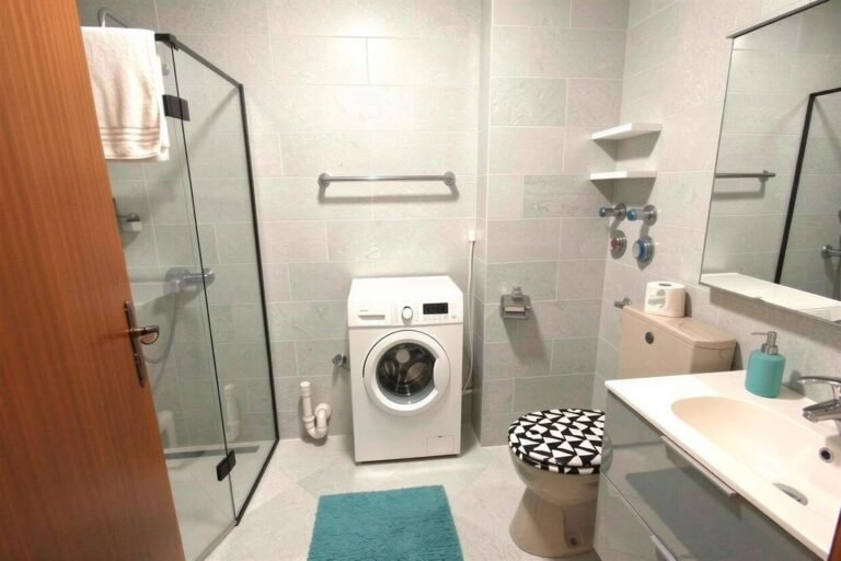 Home Badezimmer - (KI generiert)